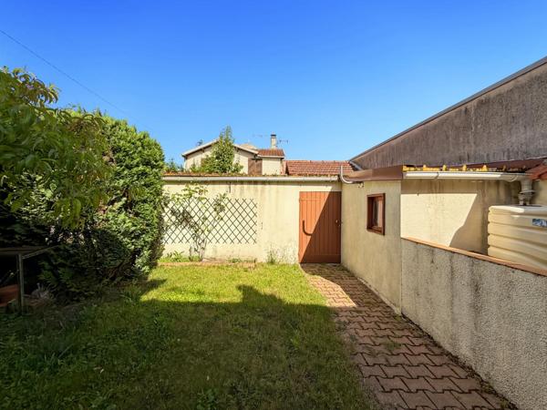 A vendre charmante maison 4 pièces avec jardin, garage et cave à Dammarie Les Lys