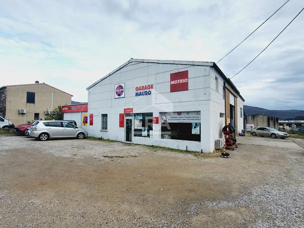 Entrepôt / local industriel + Appartement ZA, Chateau Arnoux 400 m2, parcelle de 1479m².