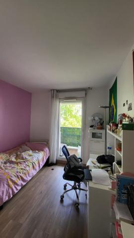 Vente
                Appartement77 m² - 4 Pièces -
                    SURESNES (92150)