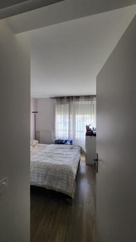 Vente
                Appartement77 m² - 4 Pièces -
                    SURESNES (92150)
