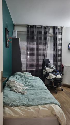 Vente
                Appartement77 m² - 4 Pièces -
                    SURESNES (92150)