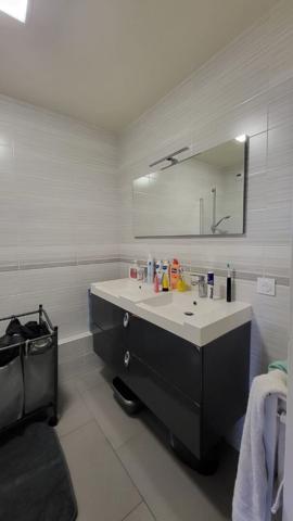 Vente
                Appartement77 m² - 4 Pièces -
                    SURESNES (92150)