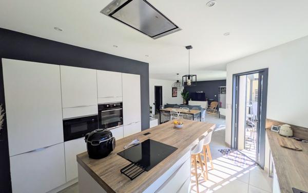 Maison à vendre    5 pièces • 130 m2 Montéléger