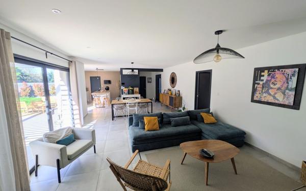 Maison à vendre    5 pièces • 130 m2 Montéléger