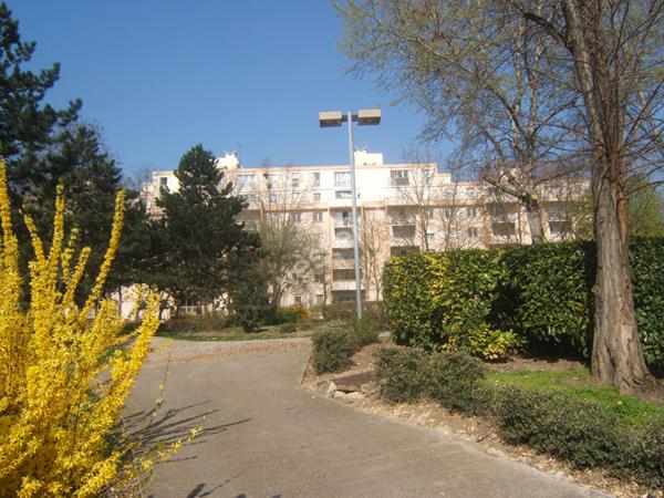 Appartement Ermont 4 pièce(s) 79 m2- balcon - cave - box - Gare - F4- lumineux- ascenseur