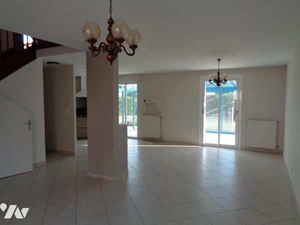 Traditionnelle lumineuse 142 m² hab, 4 chbres, au calme à 5 min des transports en commun.