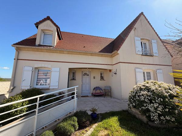 SAINTE GENEVIEVE PROCHE MAGNIFIQUE MAISON INDIVIDUELLE SUR SOUS-SOL TOTAL SEJOUR DOUBLE CUISINE AMENAGEE COIN REPAS 4 CHAMBRES SALLE DE BAINS ET DOUCHE TERRASSES PREAU JARDIN