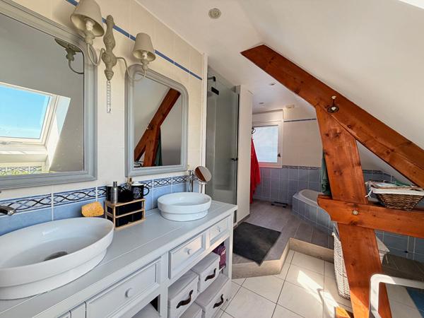 SAINTE GENEVIEVE PROCHE MAGNIFIQUE MAISON INDIVIDUELLE SUR SOUS-SOL TOTAL SEJOUR DOUBLE CUISINE AMENAGEE COIN REPAS 4 CHAMBRES SALLE DE BAINS ET DOUCHE TERRASSES PREAU JARDIN