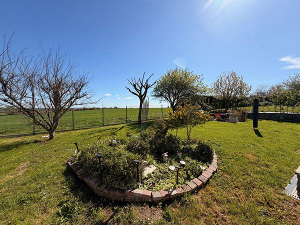 SAINTE GENEVIEVE PROCHE MAGNIFIQUE MAISON INDIVIDUELLE SUR SOUS-SOL TOTAL SEJOUR DOUBLE CUISINE AMENAGEE COIN REPAS 4 CHAMBRES SALLE DE BAINS ET DOUCHE TERRASSES PREAU JARDIN