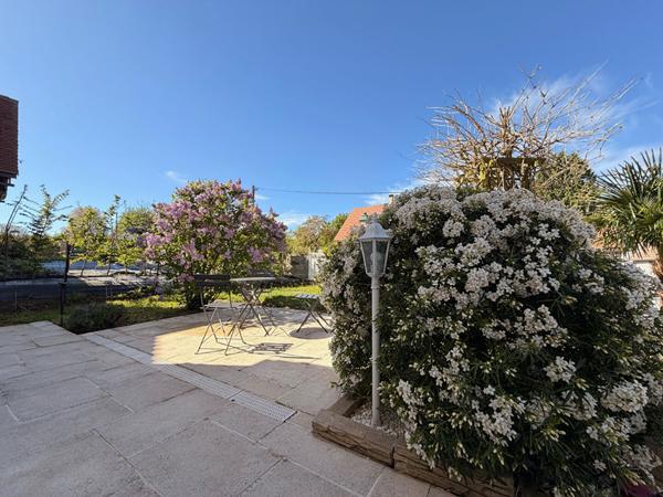 SAINTE GENEVIEVE PROCHE MAGNIFIQUE MAISON INDIVIDUELLE SUR SOUS-SOL TOTAL SEJOUR DOUBLE CUISINE AMENAGEE COIN REPAS 4 CHAMBRES SALLE DE BAINS ET DOUCHE TERRASSES PREAU JARDIN