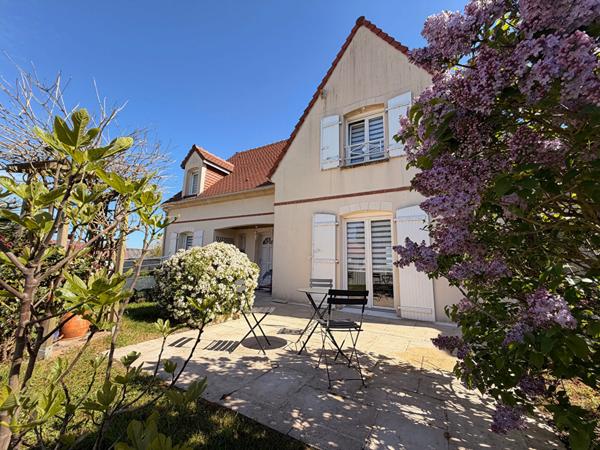SAINTE GENEVIEVE PROCHE MAGNIFIQUE MAISON INDIVIDUELLE SUR SOUS-SOL TOTAL SEJOUR DOUBLE CUISINE AMENAGEE COIN REPAS 4 CHAMBRES SALLE DE BAINS ET DOUCHE TERRASSES PREAU JARDIN