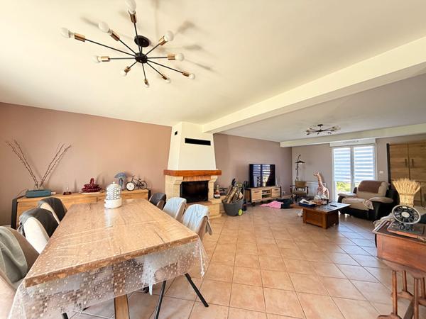 SAINTE GENEVIEVE PROCHE MAGNIFIQUE MAISON INDIVIDUELLE SUR SOUS-SOL TOTAL SEJOUR DOUBLE CUISINE AMENAGEE COIN REPAS 4 CHAMBRES SALLE DE BAINS ET DOUCHE TERRASSES PREAU JARDIN
