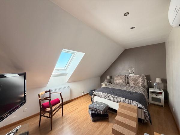 SAINTE GENEVIEVE PROCHE MAGNIFIQUE MAISON INDIVIDUELLE SUR SOUS-SOL TOTAL SEJOUR DOUBLE CUISINE AMENAGEE COIN REPAS 4 CHAMBRES SALLE DE BAINS ET DOUCHE TERRASSES PREAU JARDIN