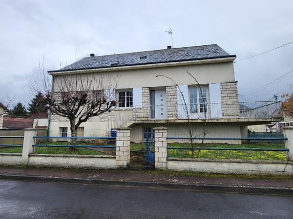 Saint Hilaire Saint Florent (49400) - Maison familiale 6 chambres et jardin clos