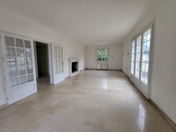 Saint Hilaire Saint Florent (49400) - Maison familiale 6 chambres et jardin clos