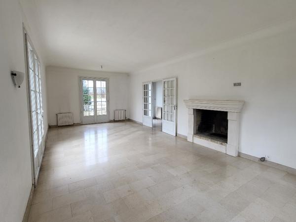 Saint Hilaire Saint Florent (49400) - Maison familiale 6 chambres et jardin clos