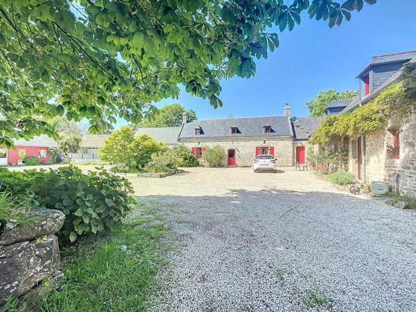 Propriété de caractère, dépendances, piscine et 4 hectares dans un cadre bucolique et idyllique