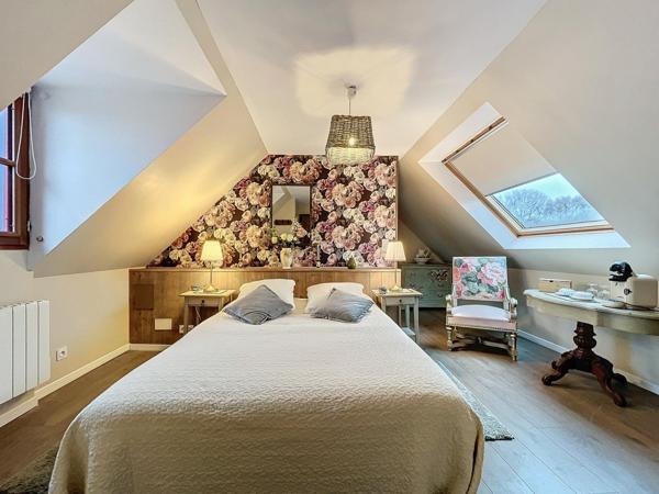 Propriété de caractère, dépendances, piscine et 4 hectares dans un cadre bucolique et idyllique