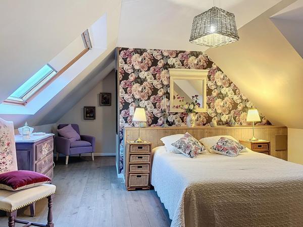 Propriété de caractère, dépendances, piscine et 4 hectares dans un cadre bucolique et idyllique