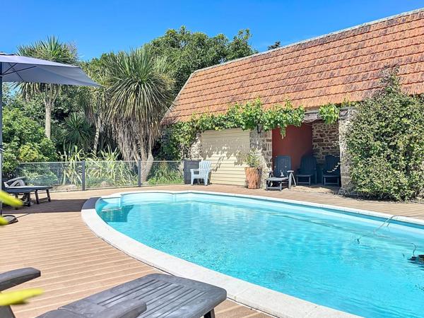 Propriété de caractère, dépendances, piscine et 4 hectares dans un cadre bucolique et idyllique