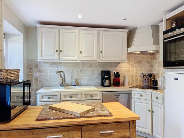 Propriété de caractère, dépendances, piscine et 4 hectares dans un cadre bucolique et idyllique