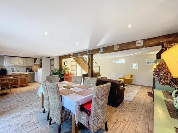 Propriété de caractère, dépendances, piscine et 4 hectares dans un cadre bucolique et idyllique