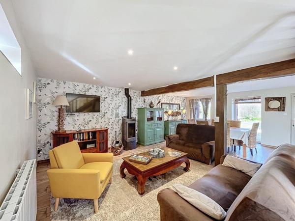 Propriété de caractère, dépendances, piscine et 4 hectares dans un cadre bucolique et idyllique