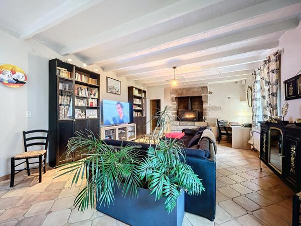 Propriété de caractère, dépendances, piscine et 4 hectares dans un cadre bucolique et idyllique