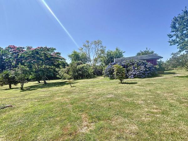 Propriété de caractère, dépendances, piscine et 4 hectares dans un cadre bucolique et idyllique