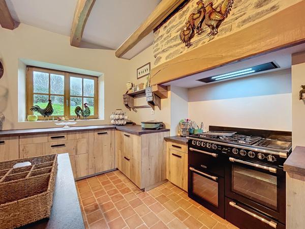 Propriété de caractère, dépendances, piscine et 4 hectares dans un cadre bucolique et idyllique