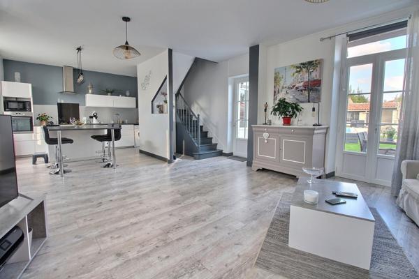 Maison de charme avec piscine – Saint-Jean-d’Angély centre