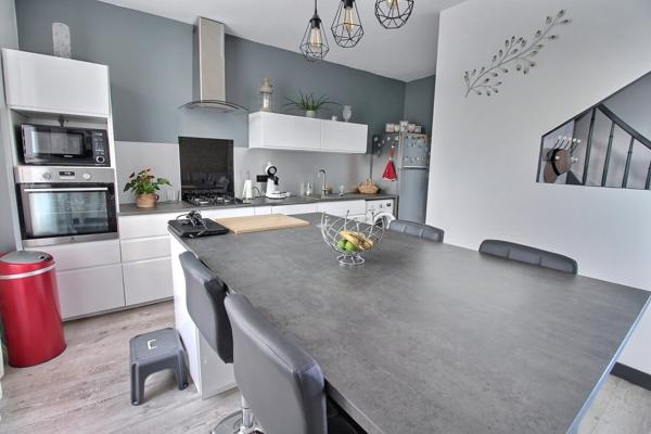 Maison de charme avec piscine – Saint-Jean-d’Angély centre