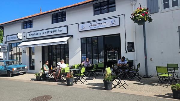 ST-DENIS D'OLÉRON (17) A Vendre emplacement N°1 en cœur de ville, Fonds de commerce GLACIER ARTISANAL réputé