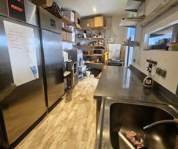 ST-DENIS D'OLÉRON (17) A Vendre emplacement N°1 en cœur de ville, Fonds de commerce GLACIER ARTISANAL réputé