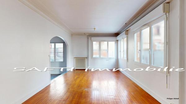 Maison non mitoyenne avec 3/4 chambres + sous-sol total / 737m2 de terrain constructible avec garage