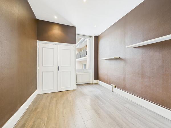 Local commercial 59 m2 avec garage et cave quartier Chateauvert