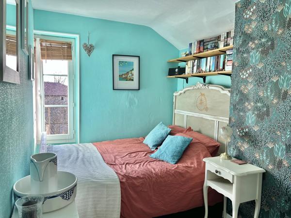 Café / salon de thé avec logement 3 chambres et jardin – Fort potentiel à Sauzé-Vaussais