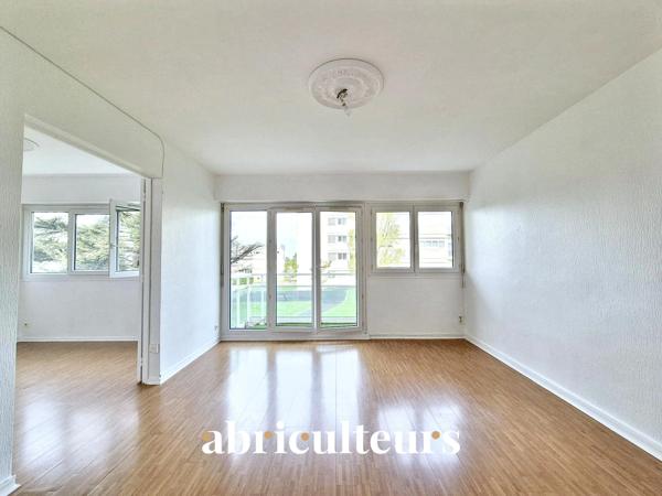 Appartement 5 pièces de 84 m² avec cave et place de parking Cognac
