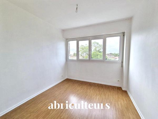 Appartement 5 pièces de 84 m² avec cave et place de parking Cognac