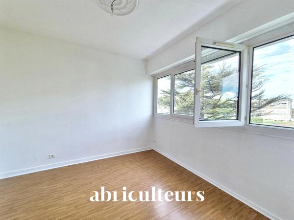 Appartement 5 pièces de 84 m² avec cave et place de parking Cognac