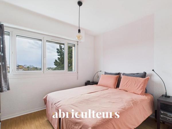 Appartement 5 pièces de 84 m² avec cave et place de parking Cognac