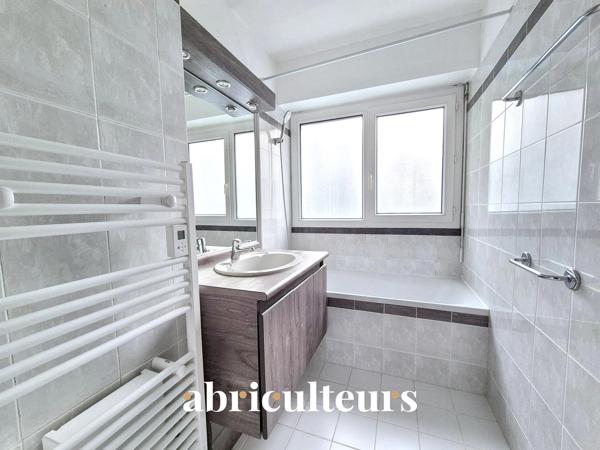 Appartement 5 pièces de 84 m² avec cave et place de parking Cognac