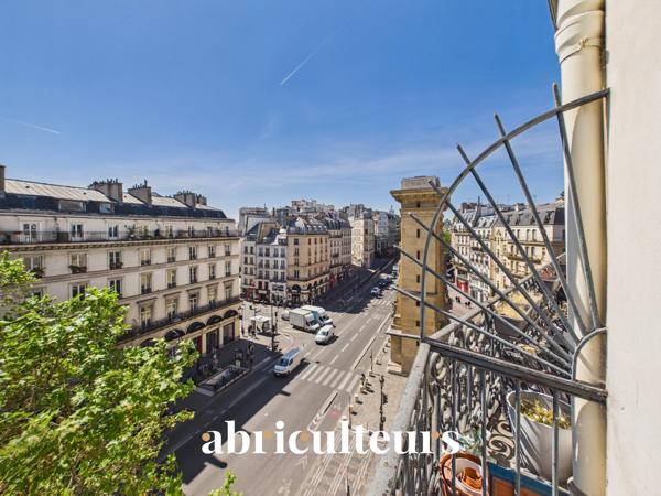 2 PIECES DE CHARME AVEC PETIT BALCON FILANT PARIS 10, PORTE SAINT-DENIS