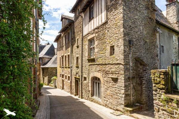 Maison à vendre 276 120 € Uzerche 7 p 220 m² DPE