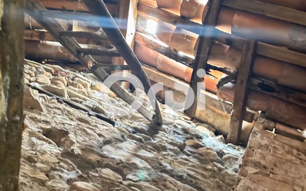 Maison à vendre    2 pièces •  Grospierres