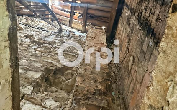 Maison à vendre    2 pièces •  Grospierres