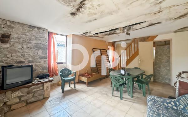 Maison à vendre    2 pièces •  Grospierres