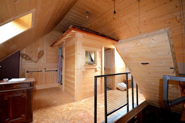 Chalet d’exception rénové avec vue dominante + grange à fort potentiel – Ugine