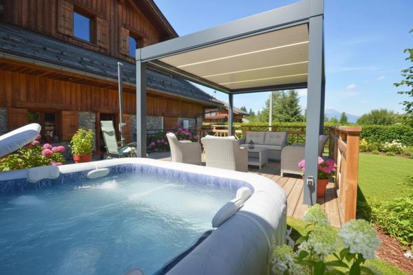 Chalet d’exception rénové avec vue dominante + grange à fort potentiel – Ugine