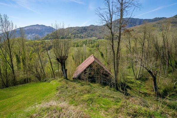 Chalet d’exception rénové avec vue dominante + grange à fort potentiel – Ugine